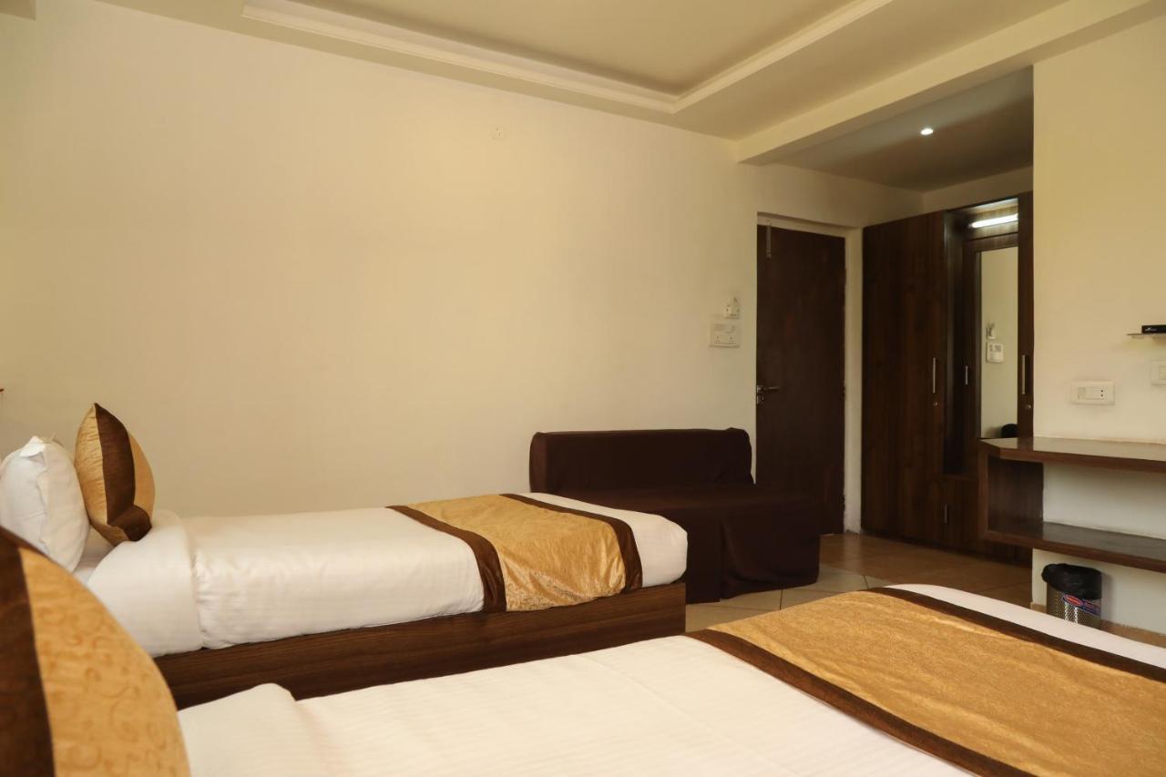 Oyo 10943 Hotel Plus Corporate Khapa  Екстер'єр фото