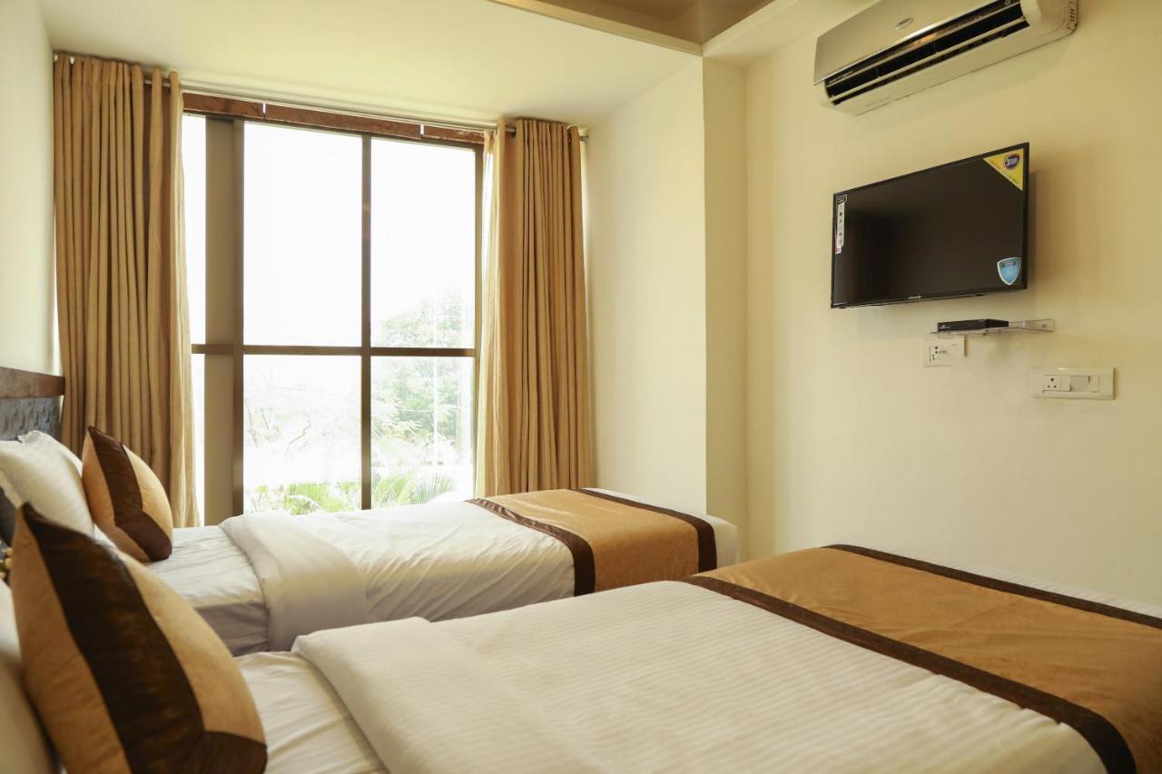 Oyo 10943 Hotel Plus Corporate Khapa  Екстер'єр фото