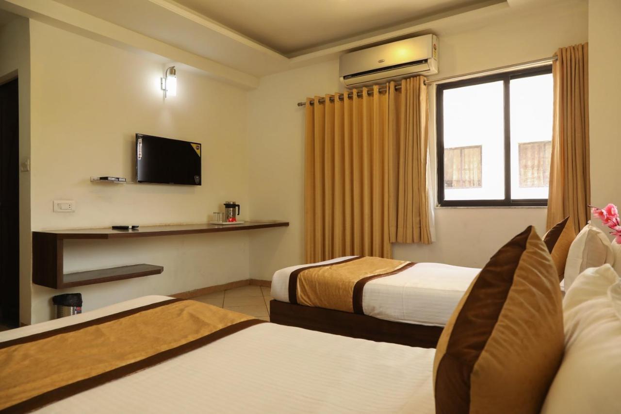 Oyo 10943 Hotel Plus Corporate Khapa  Екстер'єр фото