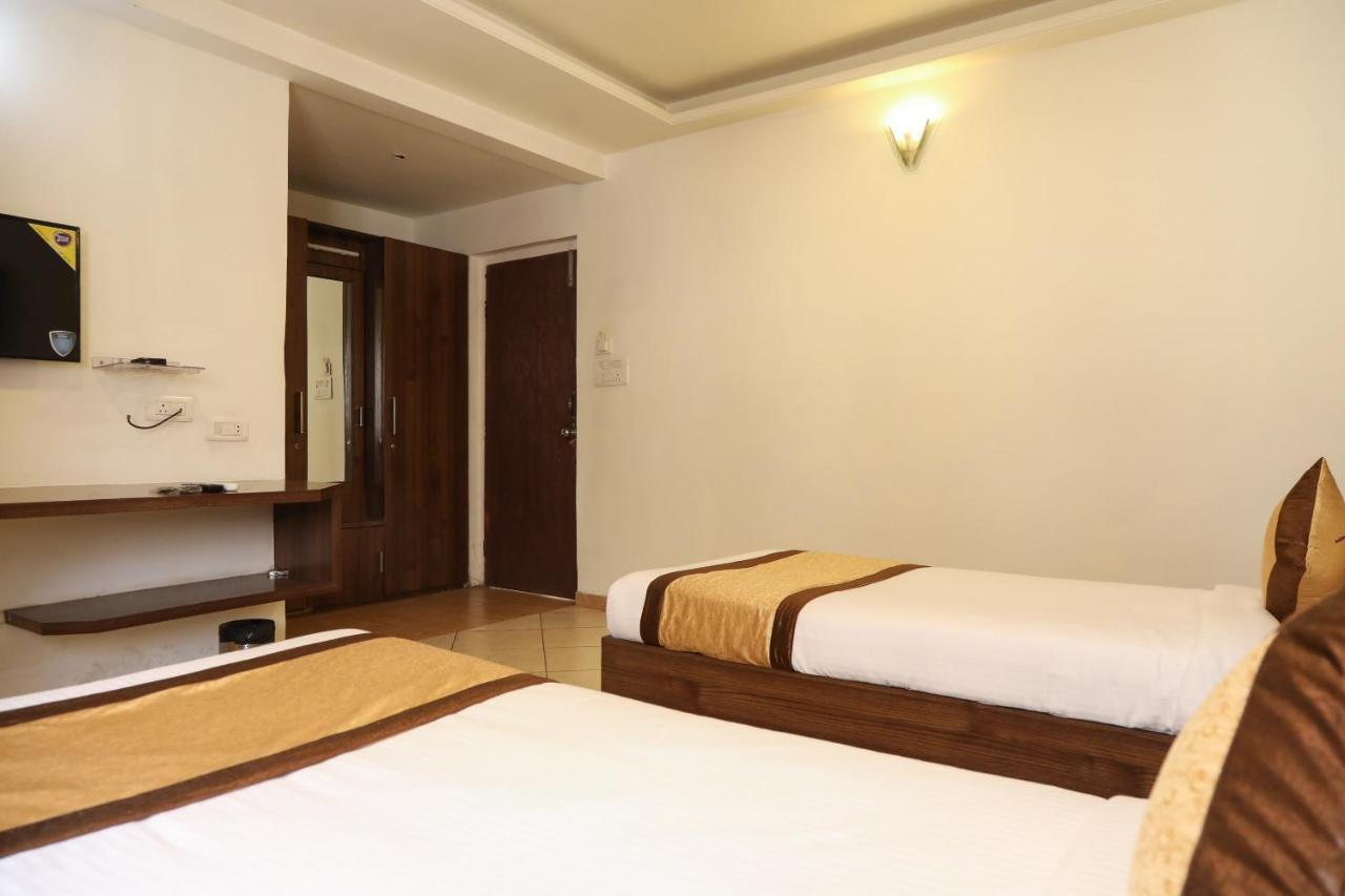 Oyo 10943 Hotel Plus Corporate Khapa  Екстер'єр фото